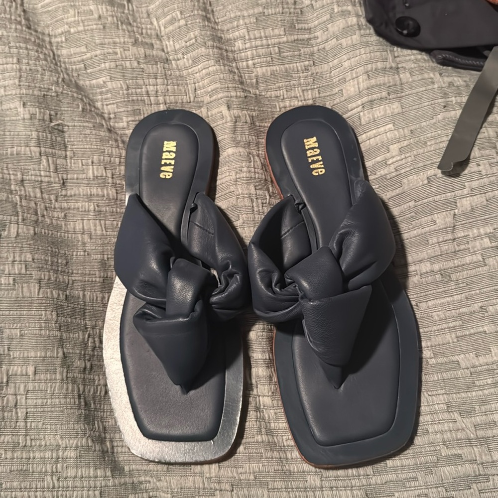 Anthropologie Maeve flip flops navy size 6